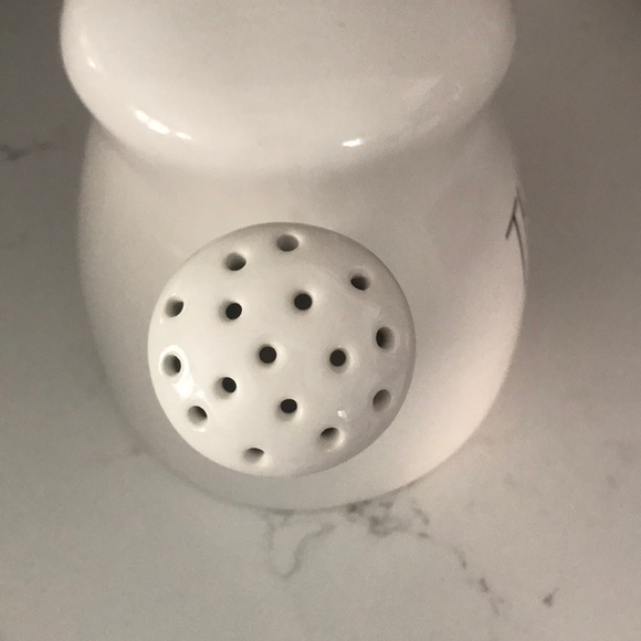 Rae Dunn Thrive watering can - Picture 4 of 5